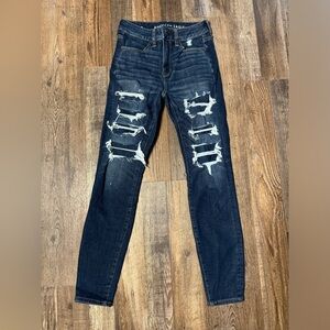 Women’s American Eagle distressed jeans